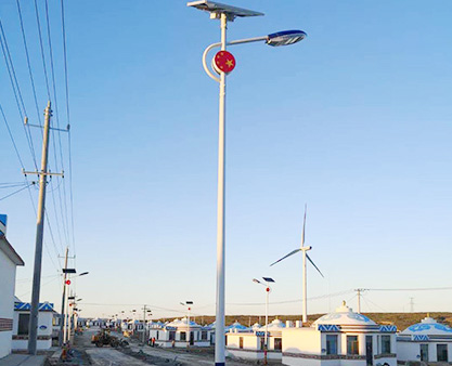 一批民族太阳能路灯特色的路灯安装在内蒙古大地上