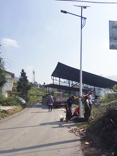 浙江温州7米太阳能路正在安装中